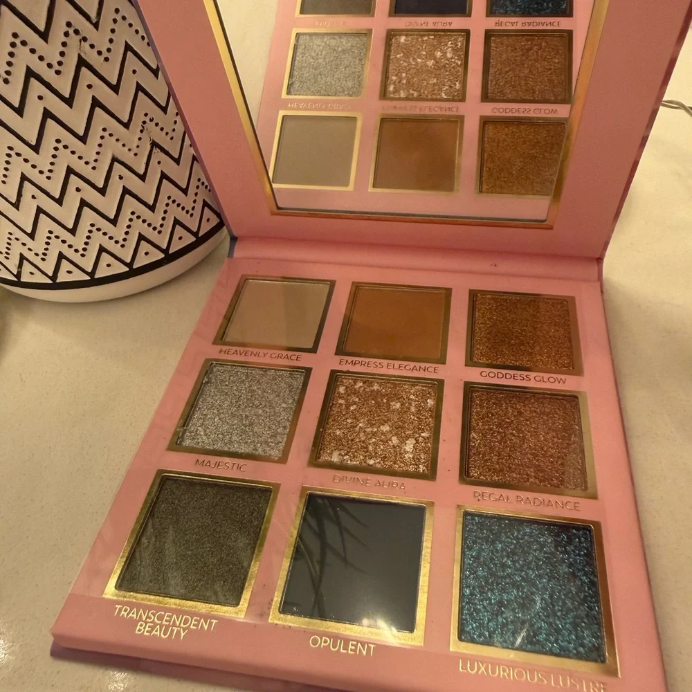 Eloise Goddess Eyeshadow Palette 9 Shade Glitter Matte Metallic‎ Makeup New